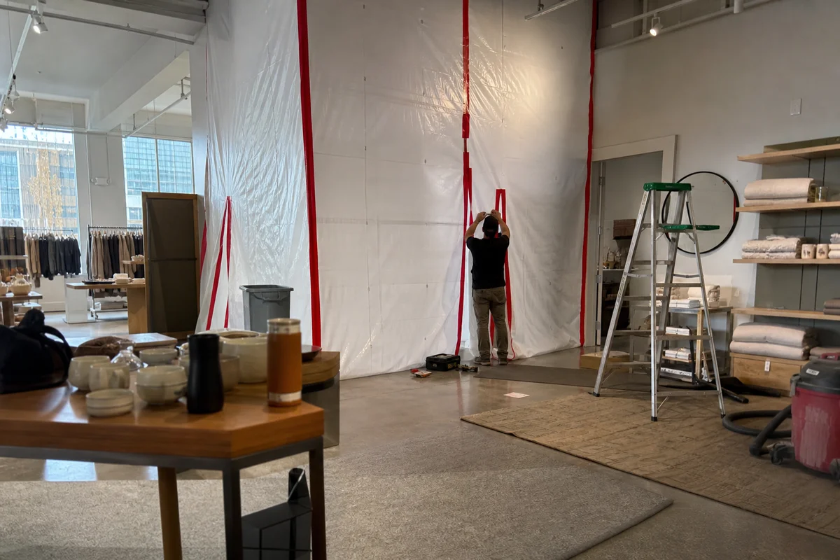 Retail store operating with partial restoration containment